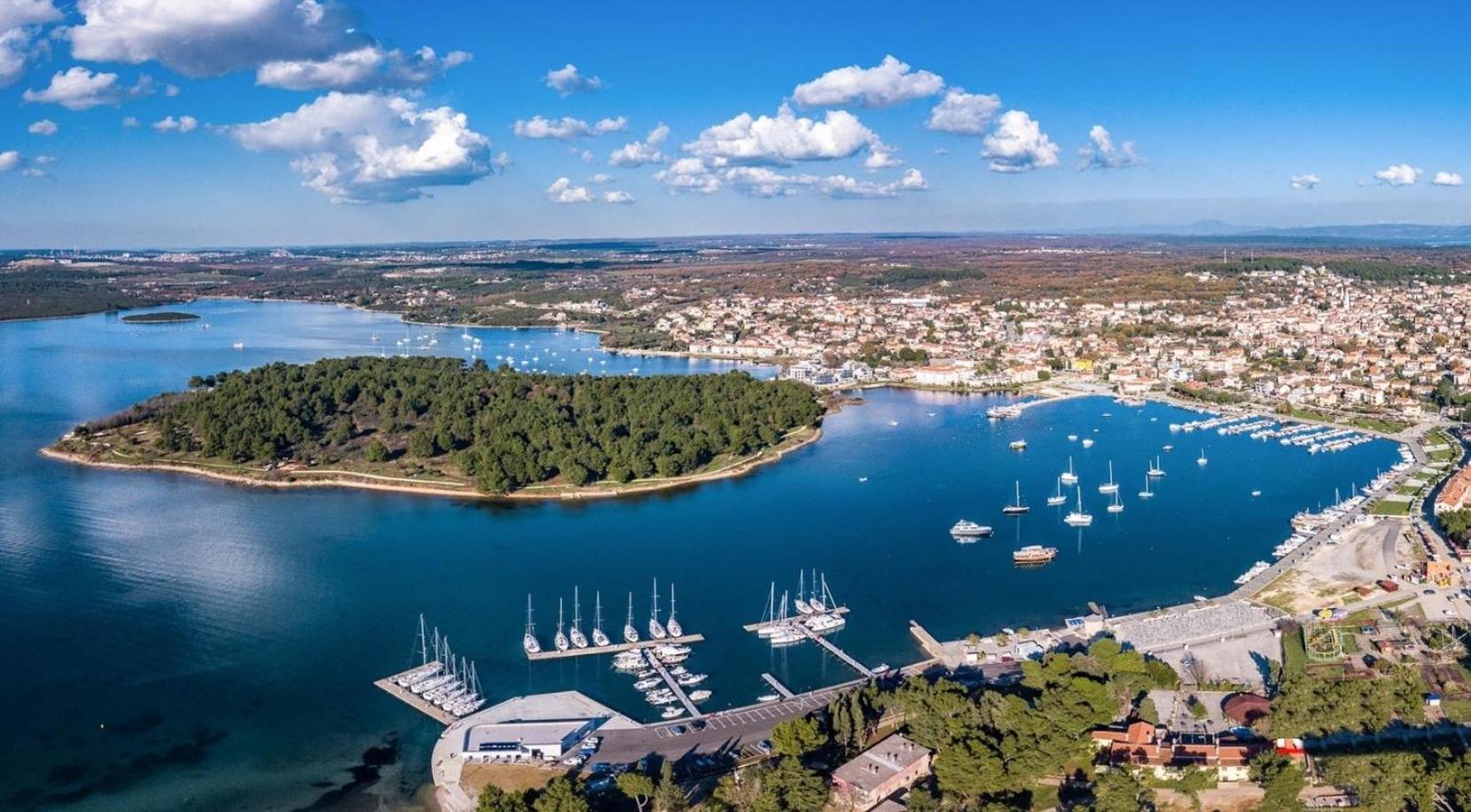 Ferienhaus Mit Privatpool Fuer 8 Personen Ca 200 Qm In Medulin, Istrien Suedkueste Von Istrien Exteriör bild